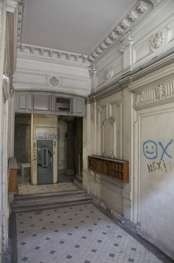 Immeuble 63, rue de la République. Vue du couloir prise vers l'escalier. Mur nord.