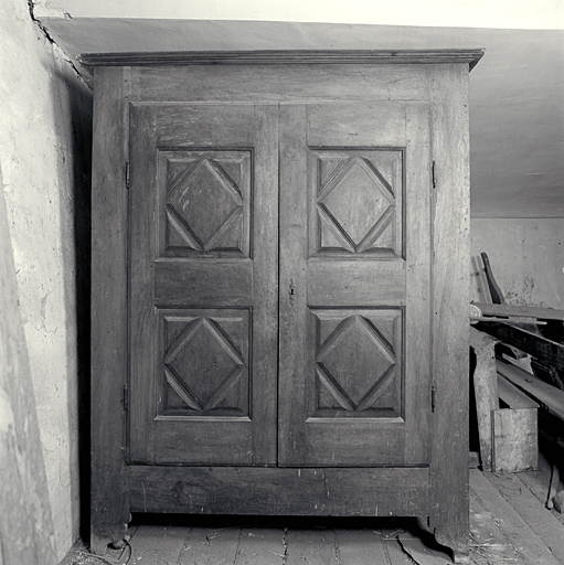 meuble de sacristie (au sol) : armoire (N° 3)