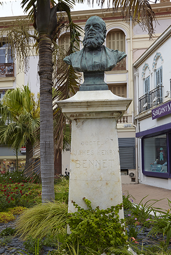 Monument au docteur James Henry Bennet