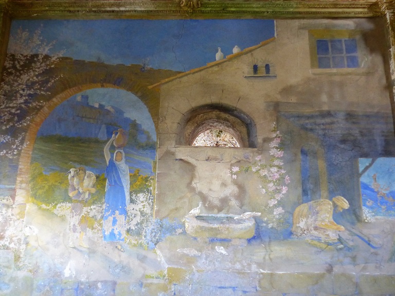 Deuxième travée (nef). Mur nord, peinture murale figurant la Vierge Marie devant l'aqueduc et le moulin du Trioux de Saint-Paul. Le village est représenté en arrière-plan.