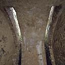 Vue intérieure dans le fossé de basculement des fléaux du pont-levis.