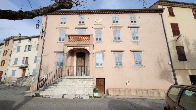Maison (2023 B 706). Façade principale à cinq travées régulières.