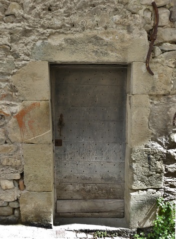 Elévation ouest, premier niveau. Porte du logis.