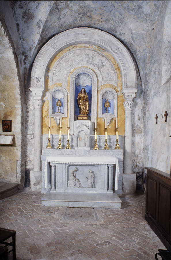 autel, gradins d'autel (2), tabernacle (autel secondaire, autel tombeau, tabernacle architecturé)