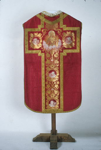 chasuble, étole, manipule, voile de calice (ornement rouge) (N° 2)