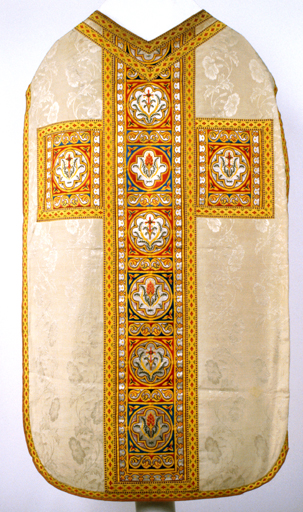 ensemble de vêtements liturgiques (N° 2) : chasuble, manipule, bourse de corporal, voile de calice (ornement blanc)