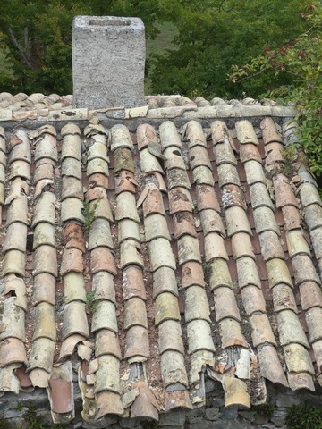 Couverture en tuile creuse.