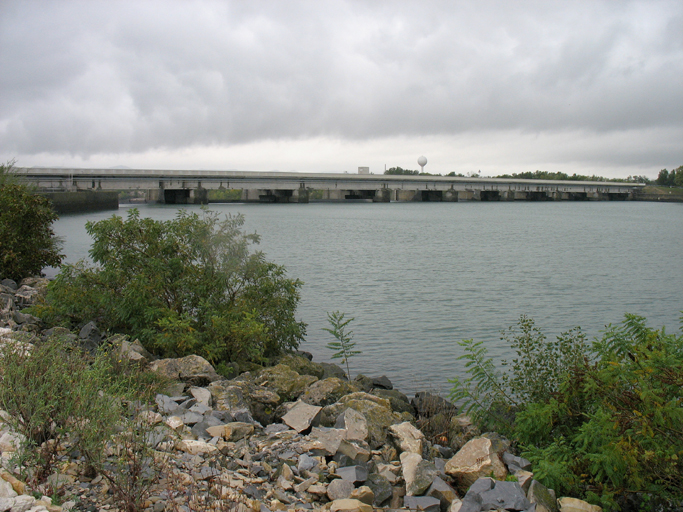 barrage mobile de Caderousse, pont routier