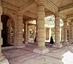 nymphée du jardin du château Thorenc