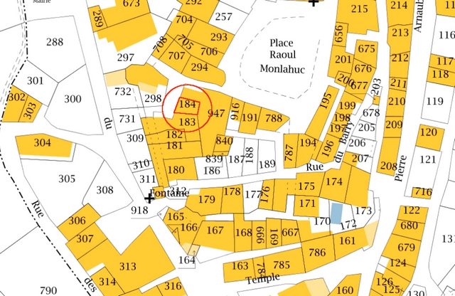 Plan de masse et de situation d'après le cadastre de 2021, section 000F. Echelle d'origine 1/500e.