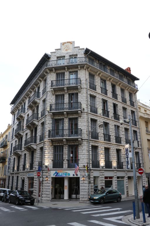 immeuble dit Castel Paganini, puis hôtel de voyageurs dit Hôtel Frank, Hôtel Frank Zurich, actuellement Hôtel Azurea