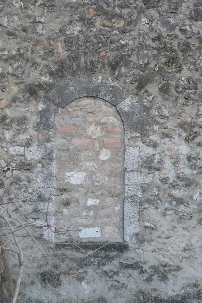 Porte nord de la maison de la parcelle 1002 du cadastre de 1842 (17e siècle ?).