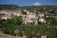 moulin à huile, puis coopérative agricole (coopérative oléicole) et coopérative vinicole dite La Défense puis Les Vignerons de Cotignac