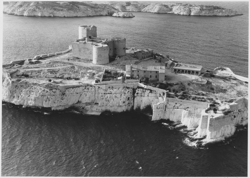 [vue aérienne oblique du château d'If prise du sud], 1960.