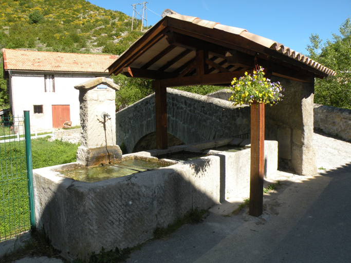 fontaine-lavoir du Pont