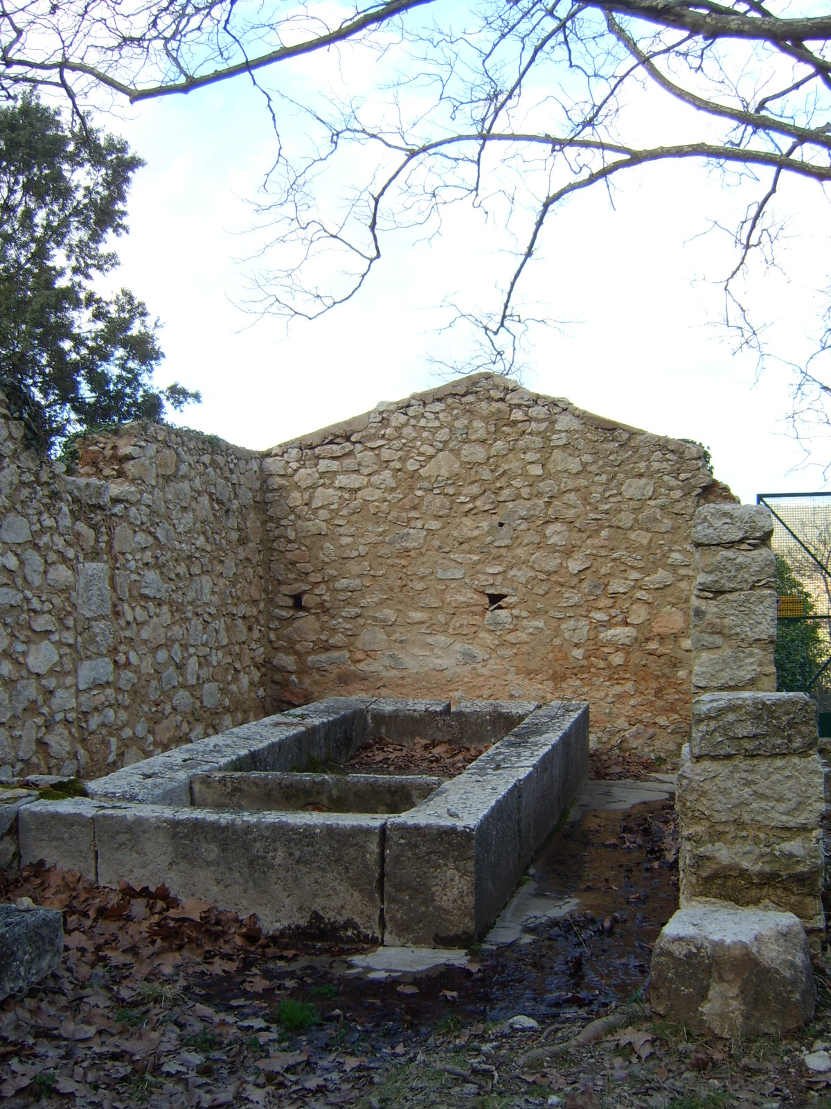 Fontaine et lavoir de Saint-Julien