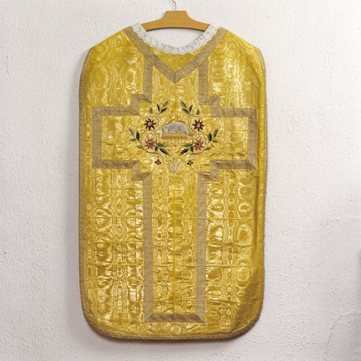 ensemble de vêtements liturgiques : chasuble, étole, manipule (ornement doré)