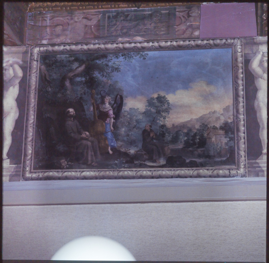 Pièce Ce, frise peinte : saint François d'Assise et l'Ange musicien.