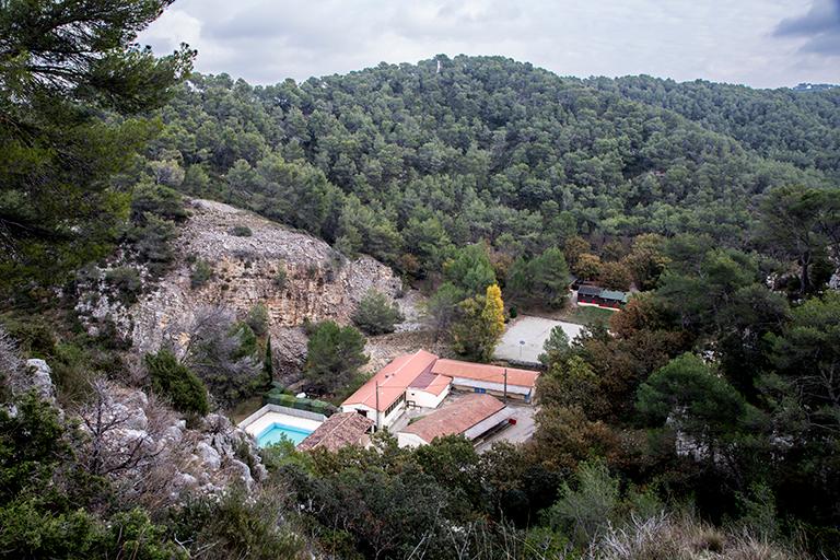 Hameau de forestage de Harkis de La Roque-d'Anthéron, actuellement village de vacances de la Baume