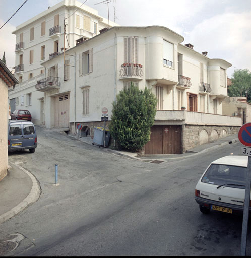 Villa et immeuble Le Belvédère. Vue d'ensemble prise du sud-ouest. Saint-Sébastien. Saint-Sébastien (boulevard) 169.