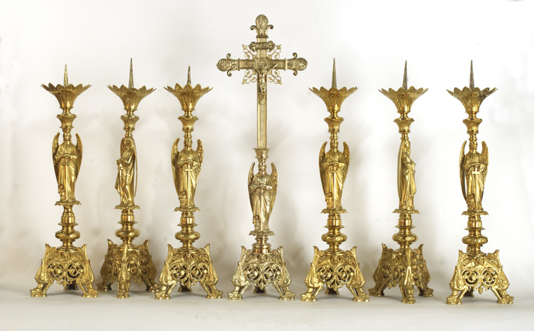 garniture d'autel : croix d'autel et 6 chandeliers d'autel