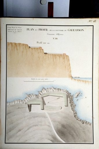 Plan et Profil de la Batterie du Galeasson. 1818-1822. Plan, profil sur AB.