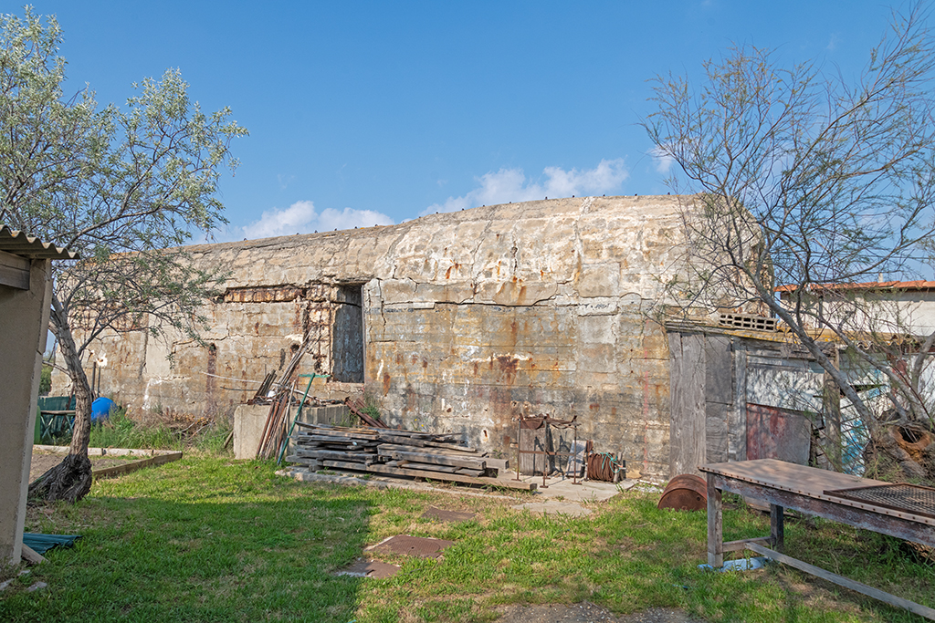 Première casemate-abri passive-type Regelbau 621, côté gorge avec portes.