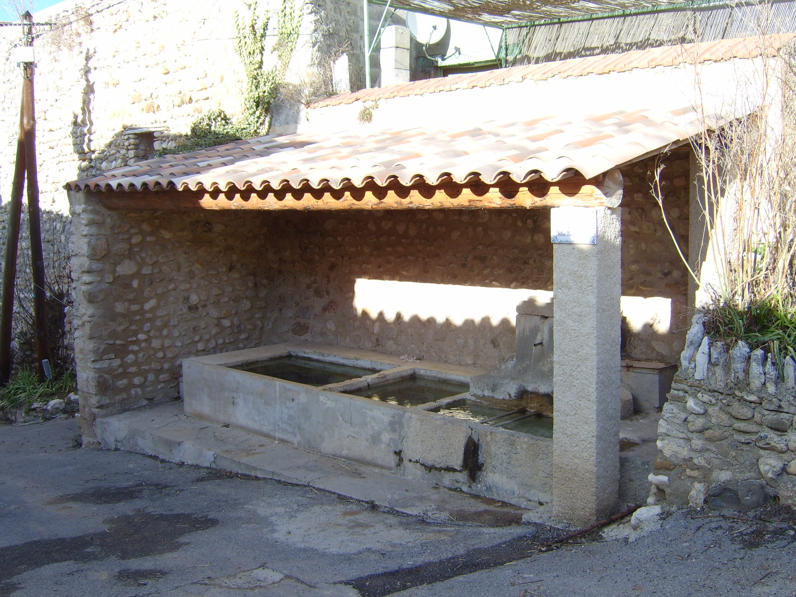 Fontaine et lavoir, dite Fontaine et lavoir de Cayoni