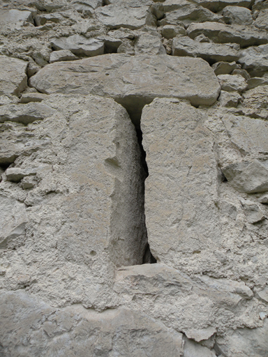 abri troglodytique dit Pertuis de Méailles ou Grotte de la Maouna