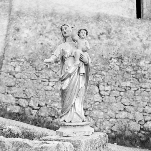statue (demi-nature) ; Vierge à l'Enfant