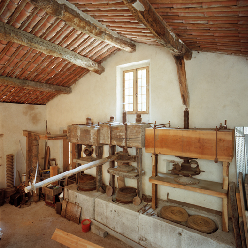 moulin à farine, à tan, à papier, à huile, à ressence et coopérative agricole, actuellement moulin à huile, logement et musée