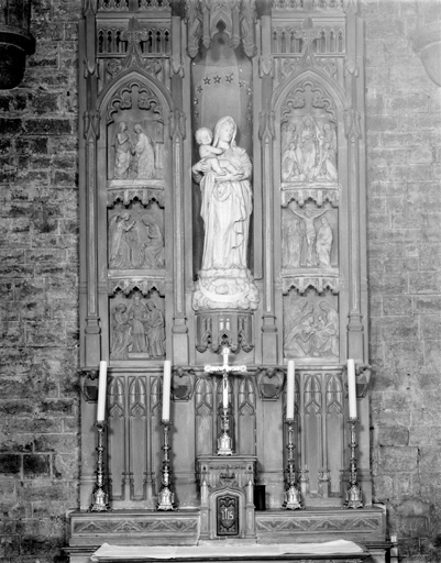 statue : Vierge à l'Enfant du retable architecturé à niche de l'ensemble néo-gothique de la chapelle de la Vierge
