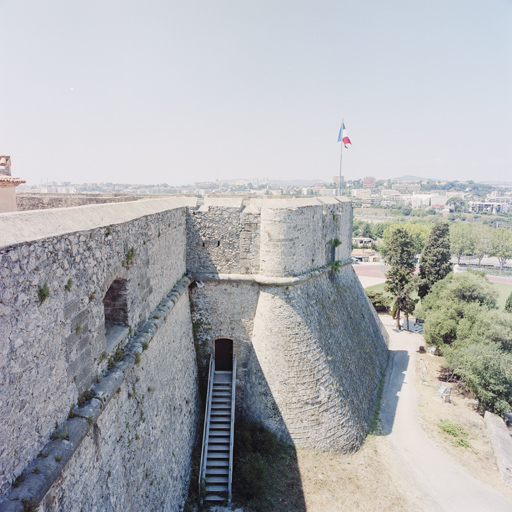 Flanc et orillon droit du bastion de France, avec poterne remplaçant l'embrasure.