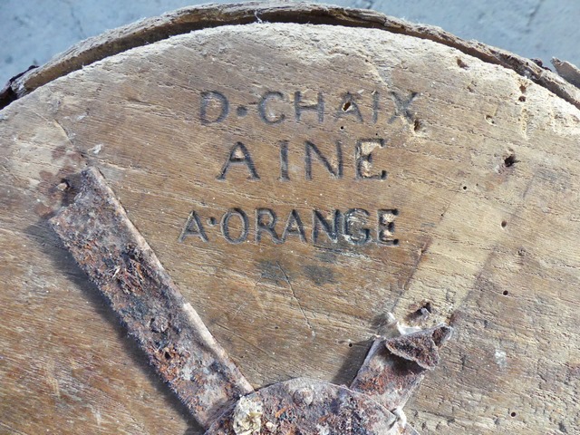 Moyenne mesure. Fond, marque du fabricant : D. CHAIX AINE A ORANGE.