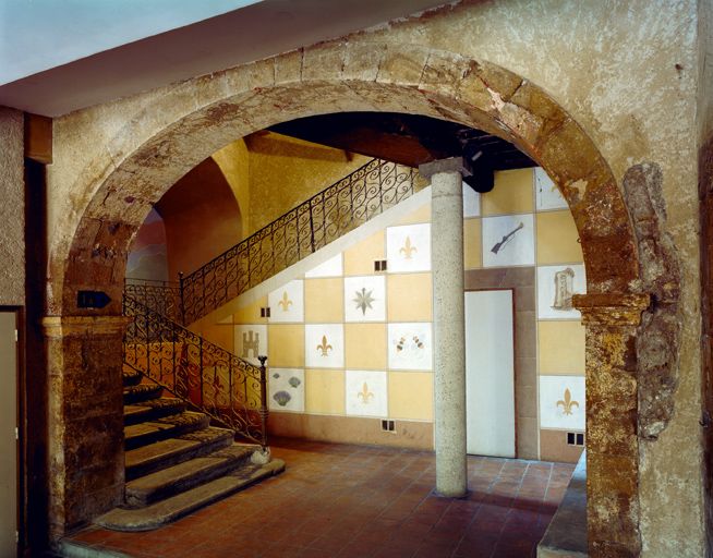 demeure d'évêque dit palais de Monseigneur Soanen actuellement immeuble et bibliothèque