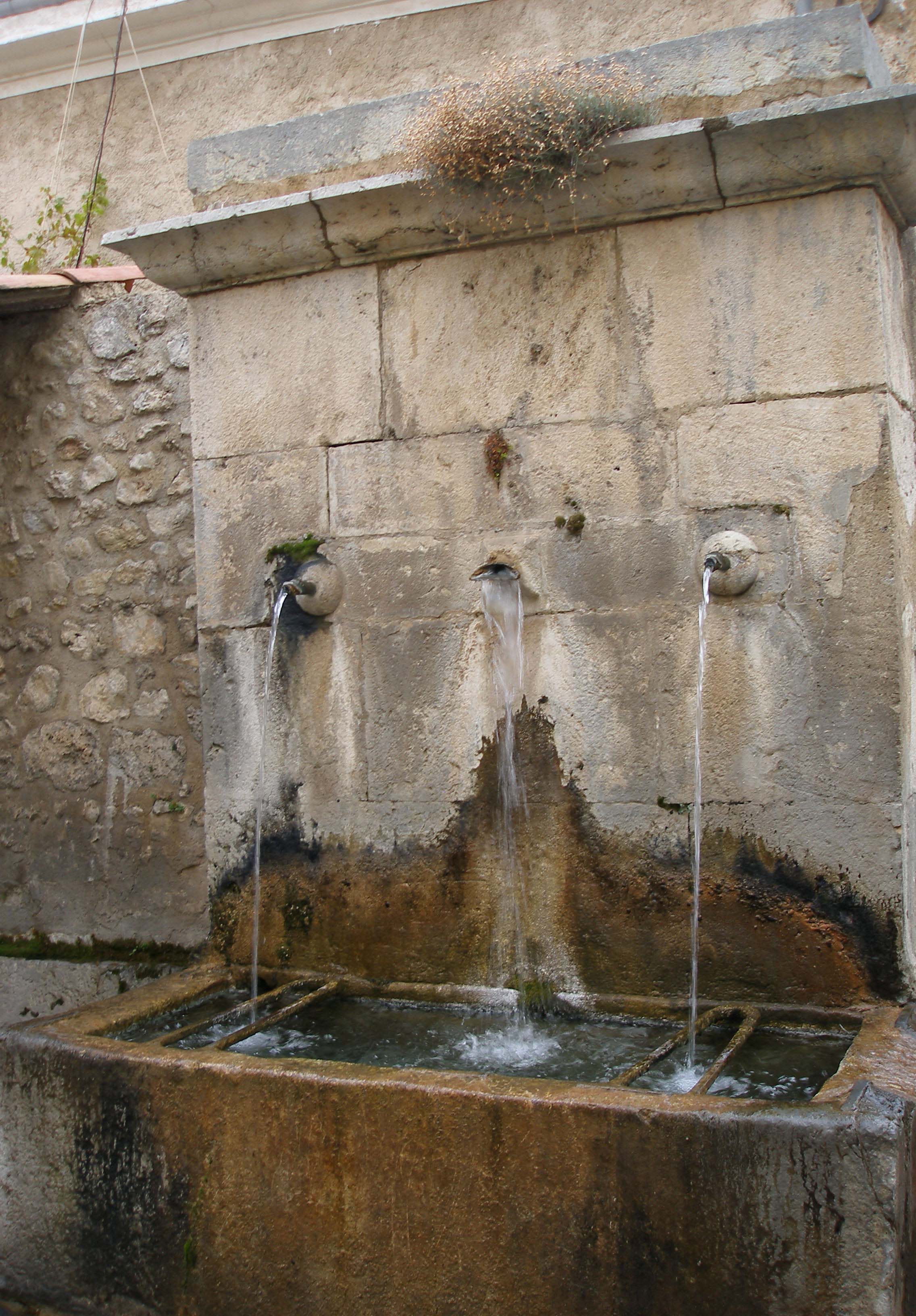Fontaine dite fontaine de la Bourgade