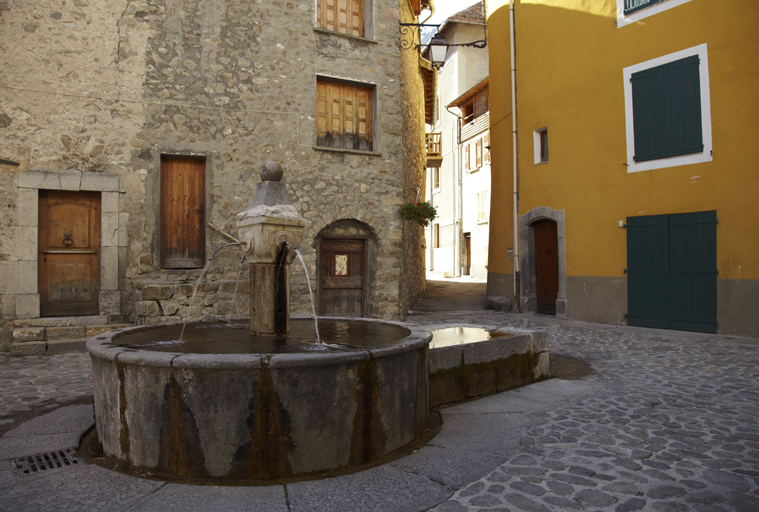 fontaine du Presbytère (fontaine-lavoir)