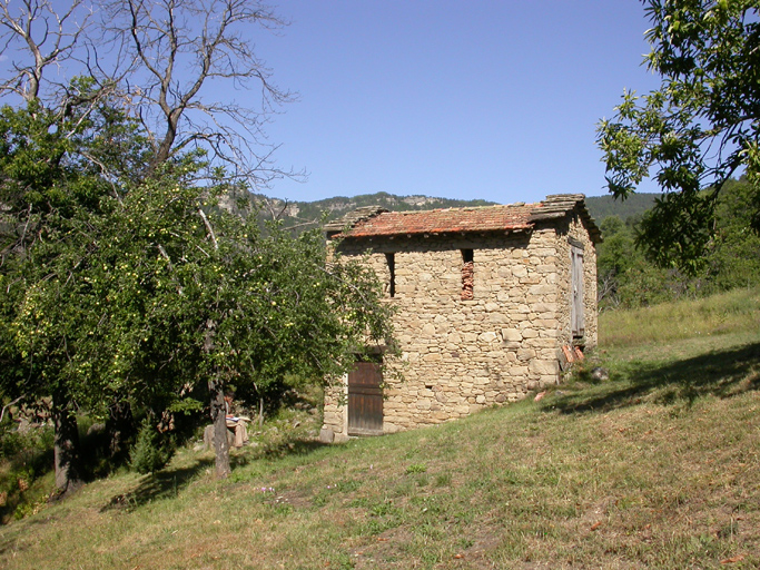 Le Revêt et la Coueste. Entrepôt agricole B 317 isolé.