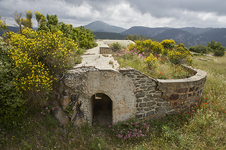 Détail d'une traverse de la branche gauche de la batterie avec galerie casematée