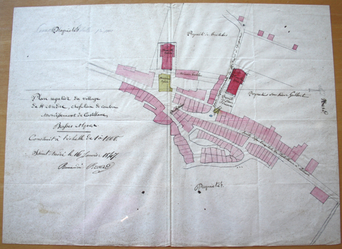 Plan topographique du village de Saint-André réalisé par l'architecte Bernardin Piattini figurant l'emplacement de l'ancienne église paroissiale et les deux emplacements potentiels pour la nouvelle construction.
