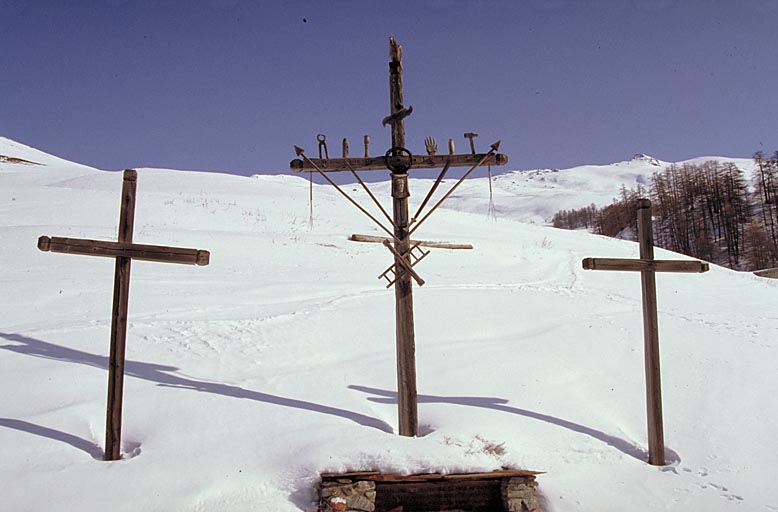 Croix monumentale dite Croix de la Passion