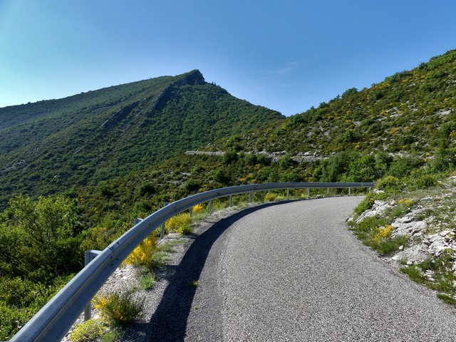 La R.D. 25 en contrebas du col de Pommerol.