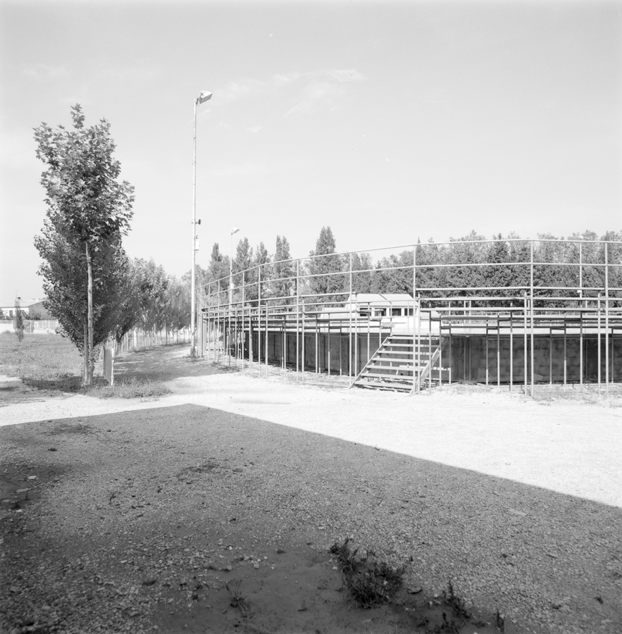 Partie extérieure des gradins vue du sud-ouest.