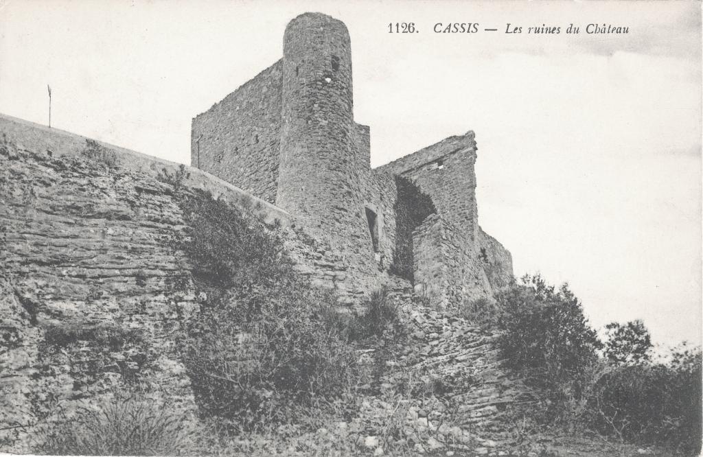Cassis - Les ruines du Château. [Vue de l'ancien boulevard nord-est, avec tourelle d'angle et poterne], c. 1900-1910.