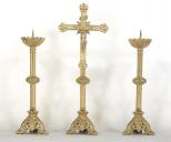 garniture d'autel : croix d'autel et 2 chandeliers d'autel