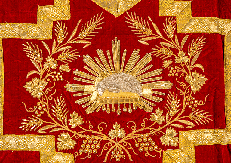 Chasuble, étole et voile de calice (ornement rouge N° 1)