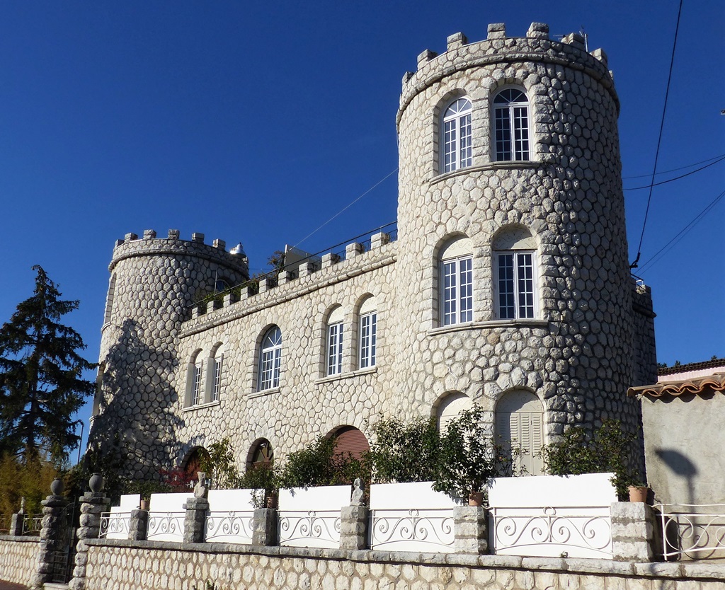 Maison dite le château-fort (2025 B 942). 