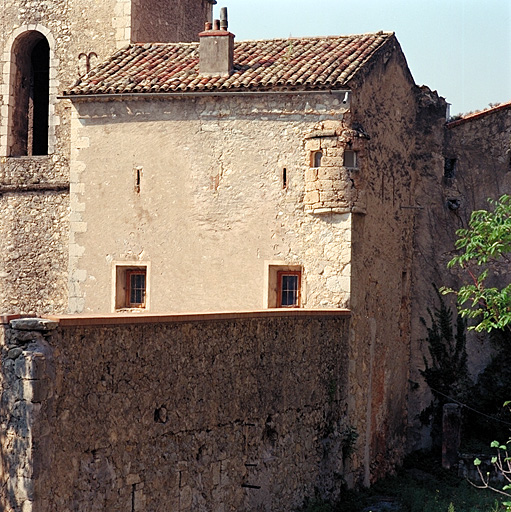 Porte 15. Détail nord est de la porte et de son échauguette.