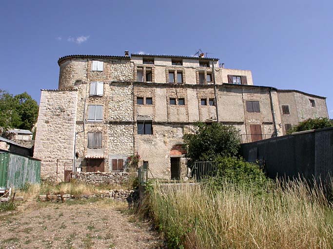 Soleilhas. Vue de l'élévation sud du château.