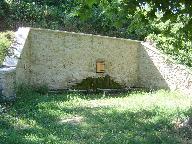 Fontaine et lavoir, dite fontaine-fraîche, ou la fontaine-qui-se-serre ou la bonne-fontaine